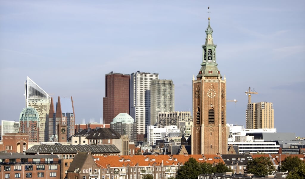 Exterieur van de Grote Kerk in aanloop naar Prinsjesdag. Ook dit jaar wordt Prinsjesdag vanwege de coronaregels geen uitbundige dag, zoals eerdere jaren wel het geval was. (beeld anp / Ramon van Flymen)