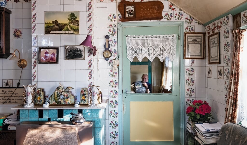 ‘Wentel uw weg op den Heere, en vertrouw op Hem; Hij zal het maken. Ps. 37:5’, staat er boven de deur. (beeld Annie van Gemert)