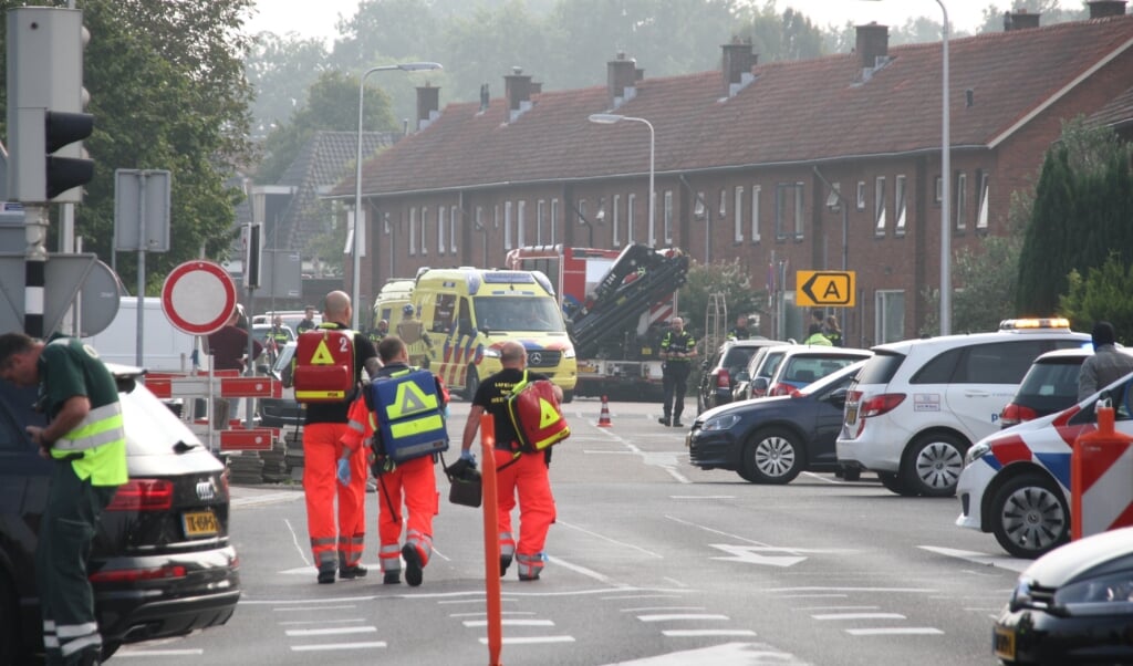Bij het steekincident vrijdag in het Overijsselse Almelo zijn twee mensen om het leven gekomen. Een derde slachtoffer raakte gewond. De politie heeft een verdachte aangehouden, die eveneens gewond is geraakt. (beeld anp / News United)