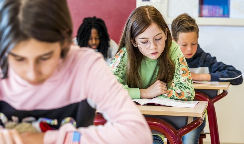 Leerlingen van groep 8 van De Regenboog in Leiderdorp, geen 10-14-school. (beeld anp / Lex van Lieshout)