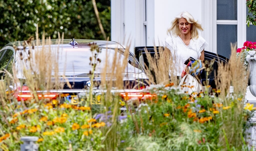 Demissionair Staatssecretaris Mona Keijzer bij aankomst van het catshuisberaad over de coronamaatregelen op 12 september. (beeld anp / Robin Utrecht)