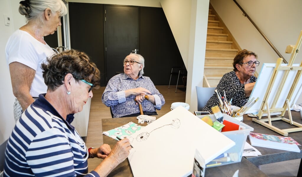 Een huiskamer voor ouderen in ’t Gulper Hoes, gemeenschapshuis en kerk in Gulpen. (beeld Maarten Boersema)