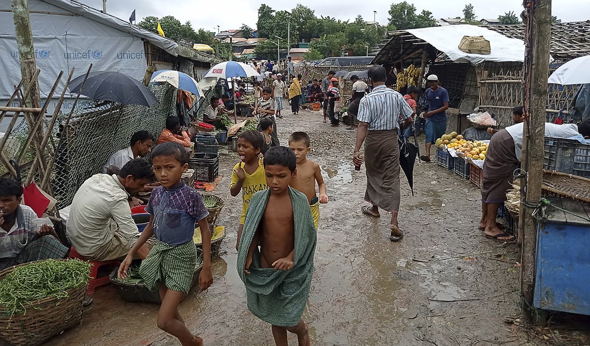 Rohingya-vluchtelingen uit Myanmar in een kamp, net over de grens in Bangladesh.