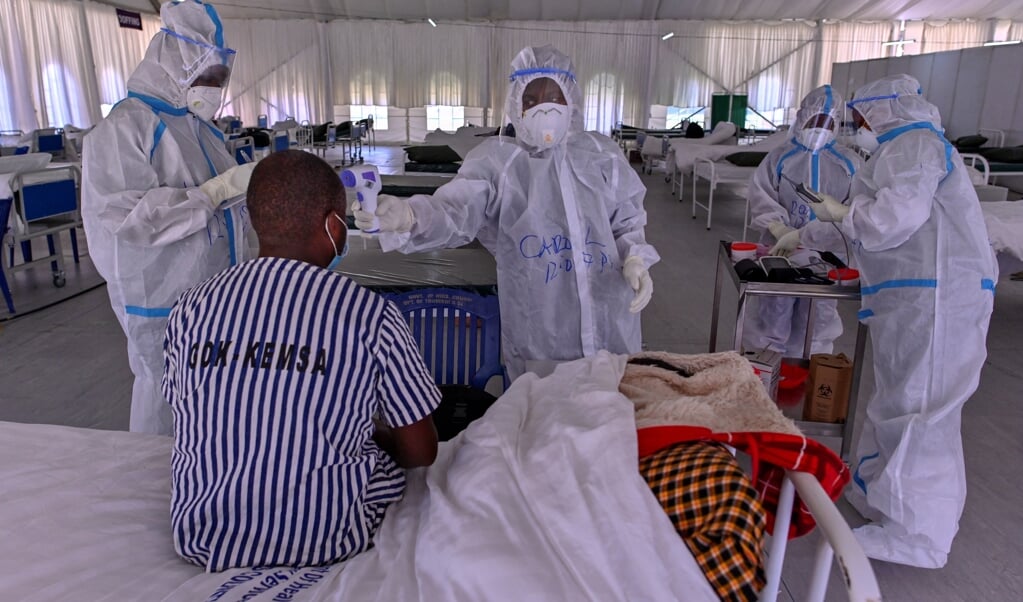 Scenario 3 op de schaal van 5 scenario's in de strijd tegen de coronapandemie houdt in: ‘externe dreiging’. In dit scenario is het virus in Nederland en de meeste welvarende landen onder controle, maar in andere landen tiert het virus welig en ontstaan nieuwe gevaarlijke varianten. (beeld afp)