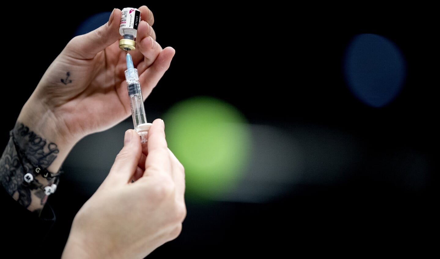 Niet alleen meisjes, maar ook jongens kunnen gevaccineerd worden tegen het humaan papillomavirus (HPV). Dit virus kan na intiem contact kanker veroorzaken.