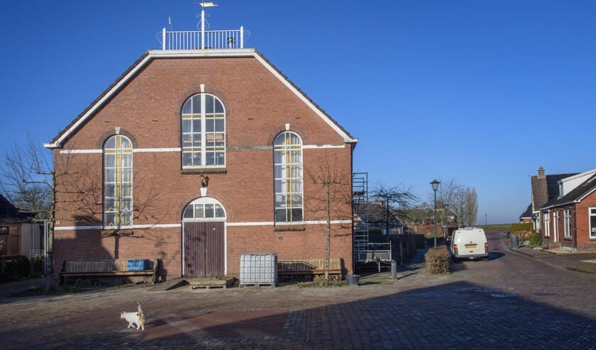 De voormalige gereformeerde kerk in Kommerzijl uit 1913. De nieuwe eigenaar is al jaren met verbouwen bezig.