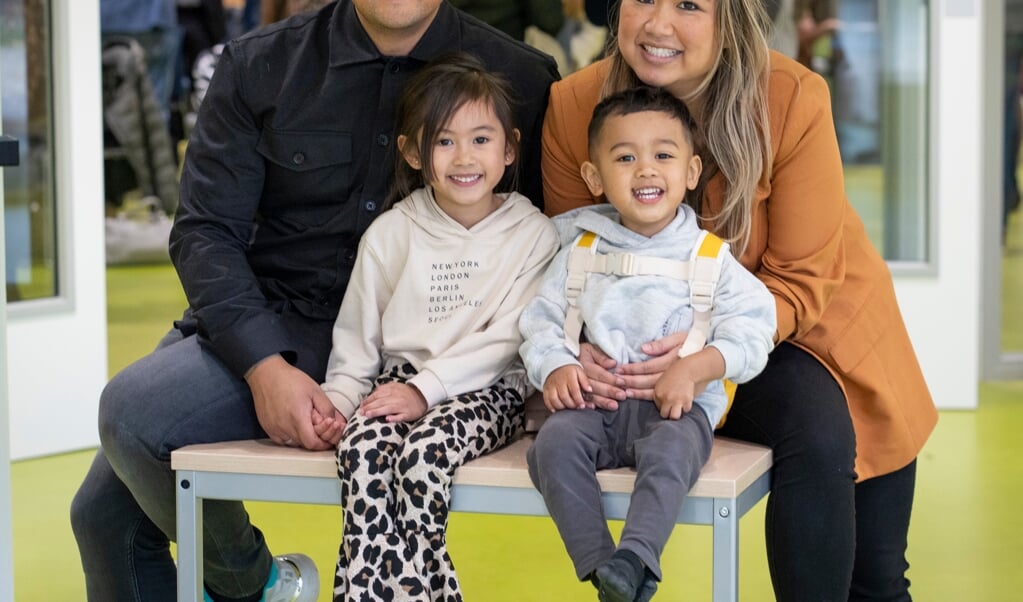 Nathan en Jenna Mulder lieten deze maand hun kinderen Jileah (5) en Isai (2) opdragen in de pinkstergemeente GOD Centre in Utrecht. (beeld Niek Stam)