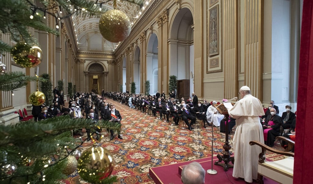 De paus waarschuwde voor het gevaar dat ‘de geschiedenis wordt ontkend of, erger nog wordt herschreven in termen van hedendaagse categoriëen’.  (beeld epa / Vatican Media)