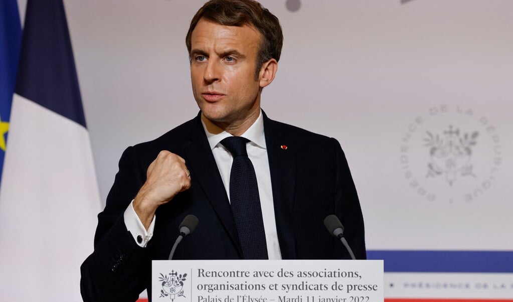 In een interview met dagblad Le Parisien kondigde Emmanuel Macron aan dat hij niet-gevaccineerden dwars wil zitten (‘emmerder’). Deze presidentiële verbale directe leidde tot veel ophef.  (beeld afp / Ludovic Marin)