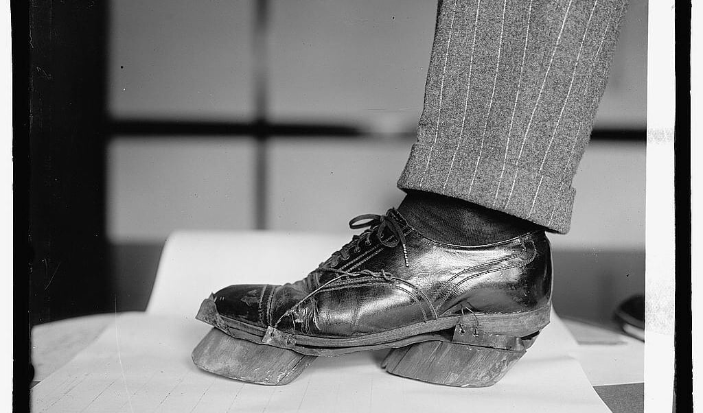 Foto van een moonshiner-schoen, ca. 1924.  (beeld library of congress, washington d.c.)