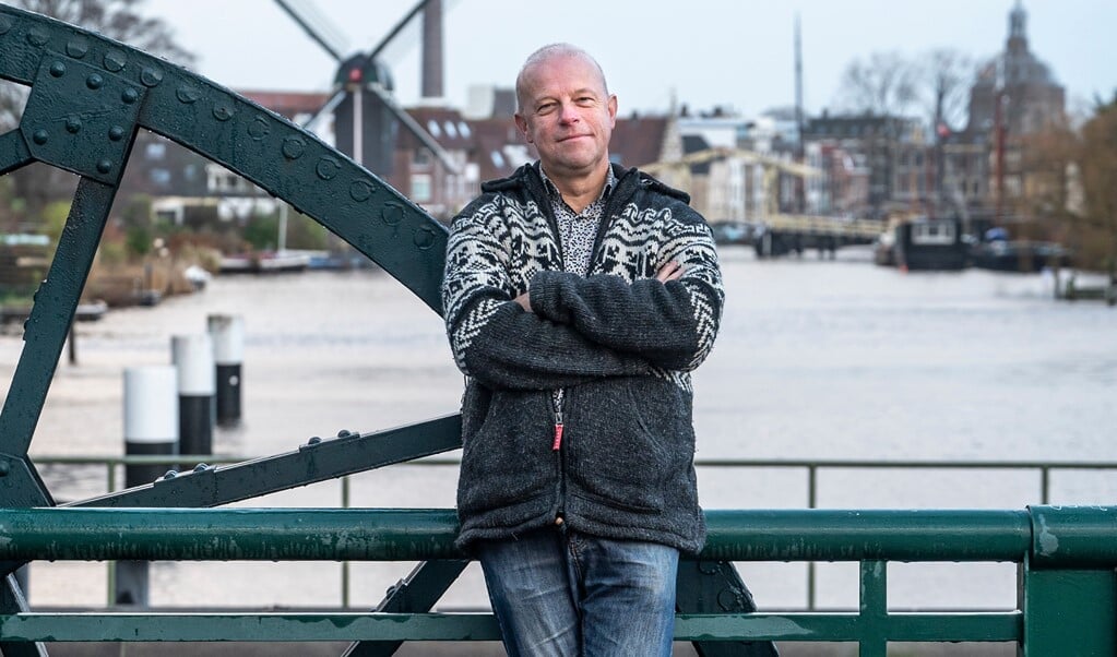 Wetenschapsredacteur Maarten Keulemans: 'Het is logisch dat mensen zich in deze crisis willen afreageren. Als ik de bliksemafleider ben die dat opvangt, prima.’  (beeld Martin Waalboer)