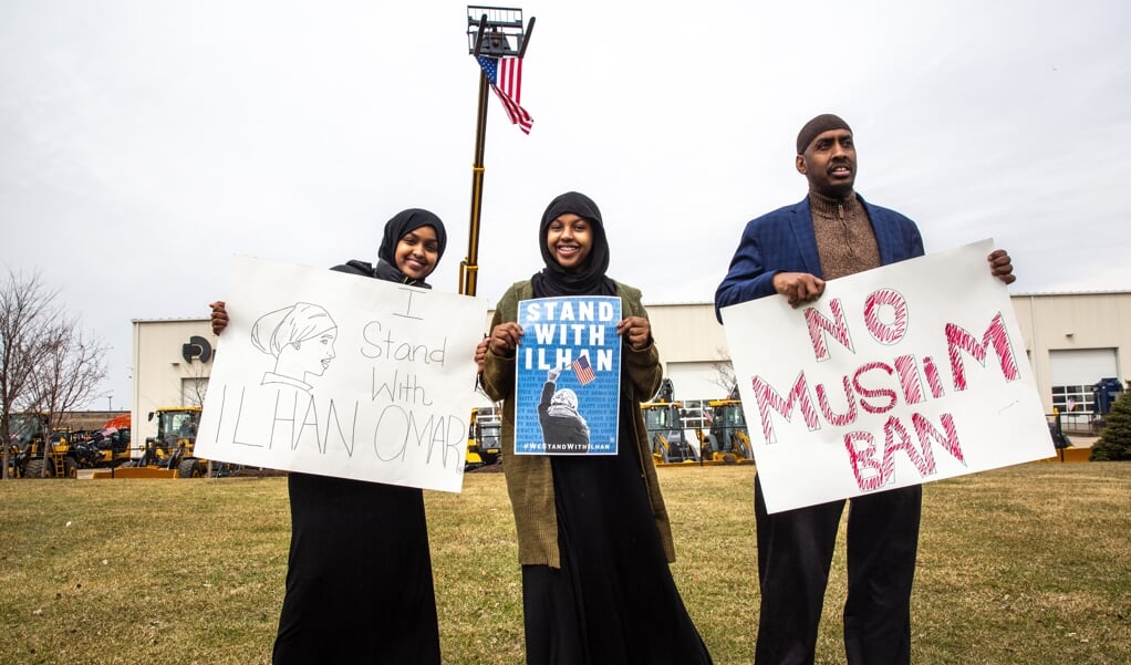 CAIR demonstreerde in 2019 tegen de 'Muslim Ban', het besluit van president Donald Trump om mensen uit diverse islamitische landen niet meer toe te laten tot de Verenigde Staten.  (beeld kerem Yucel / afp)