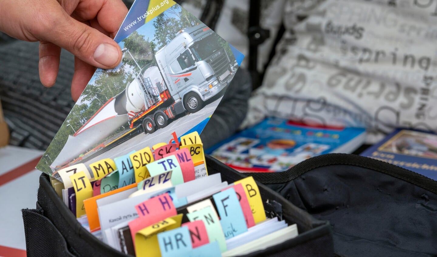 De foto van Martien Stam, oprichter van de stichting, zorgt voor herkenbare beelden.