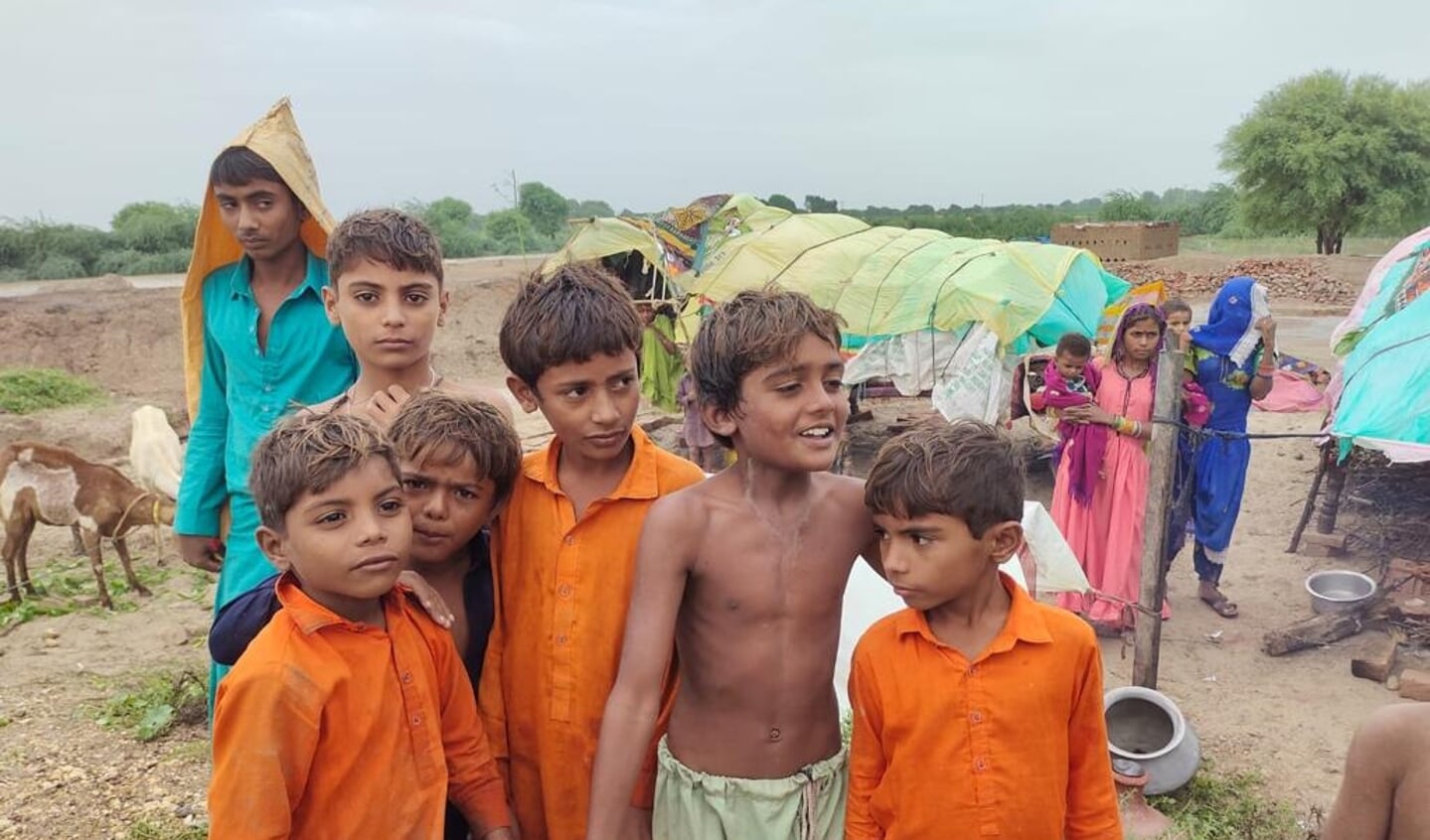 Kinderen bij de watersnoodramp in Pakistan.