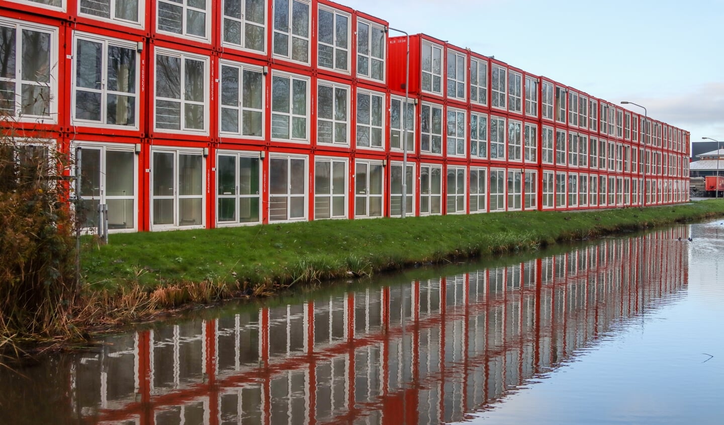 Containerwoningen in Leeuwarden. Volgens de Adviesraad Migratie moeten het Rijk en gemeenten zich meer inzetten voor het realiseren van flexwoningen.  