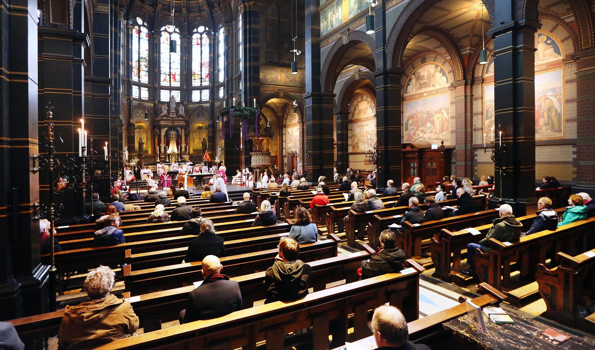 Wanneer een hoogbegaafde naar de kerk gaat, heeft hij of zij vaak allerlei strategieën ontwikkeld om teleurstelling over de preek te voorkomen door te focussen op voedende fysieke elementen, zoals de doop of het gezamenlijk zingen.