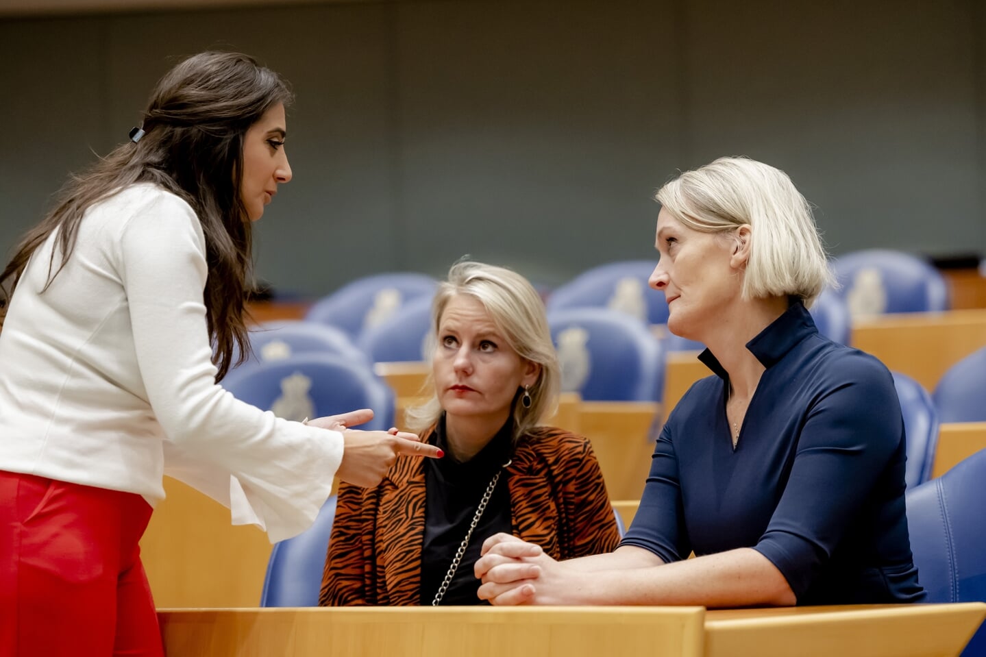 Lisa van Ginneken (D66) tijdens een commissiedebat in de Tweede Kamer over de Transgenderwet, die regelt dat mensen makkelijker hun geslachtsregistratie kunnen wijzigen bij de burgerlijke stand.