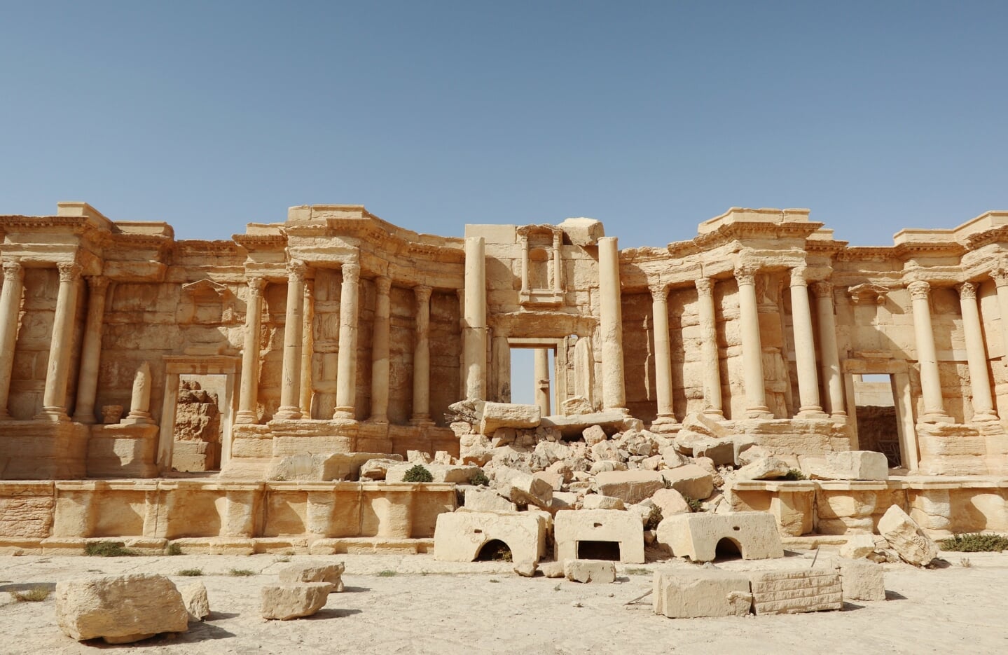 Het Romeinse Theater in mei dit jaar. Ook hier verwoestte ISIS veel.