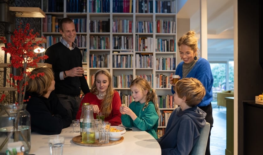 Duurt en Griëtte Vonck wonen met hun vier kinderen Frederique, Steijn, Jort en Lauren in een huis met winkel en koffiebar in Schalkwijk, een dorpje naast Houten.