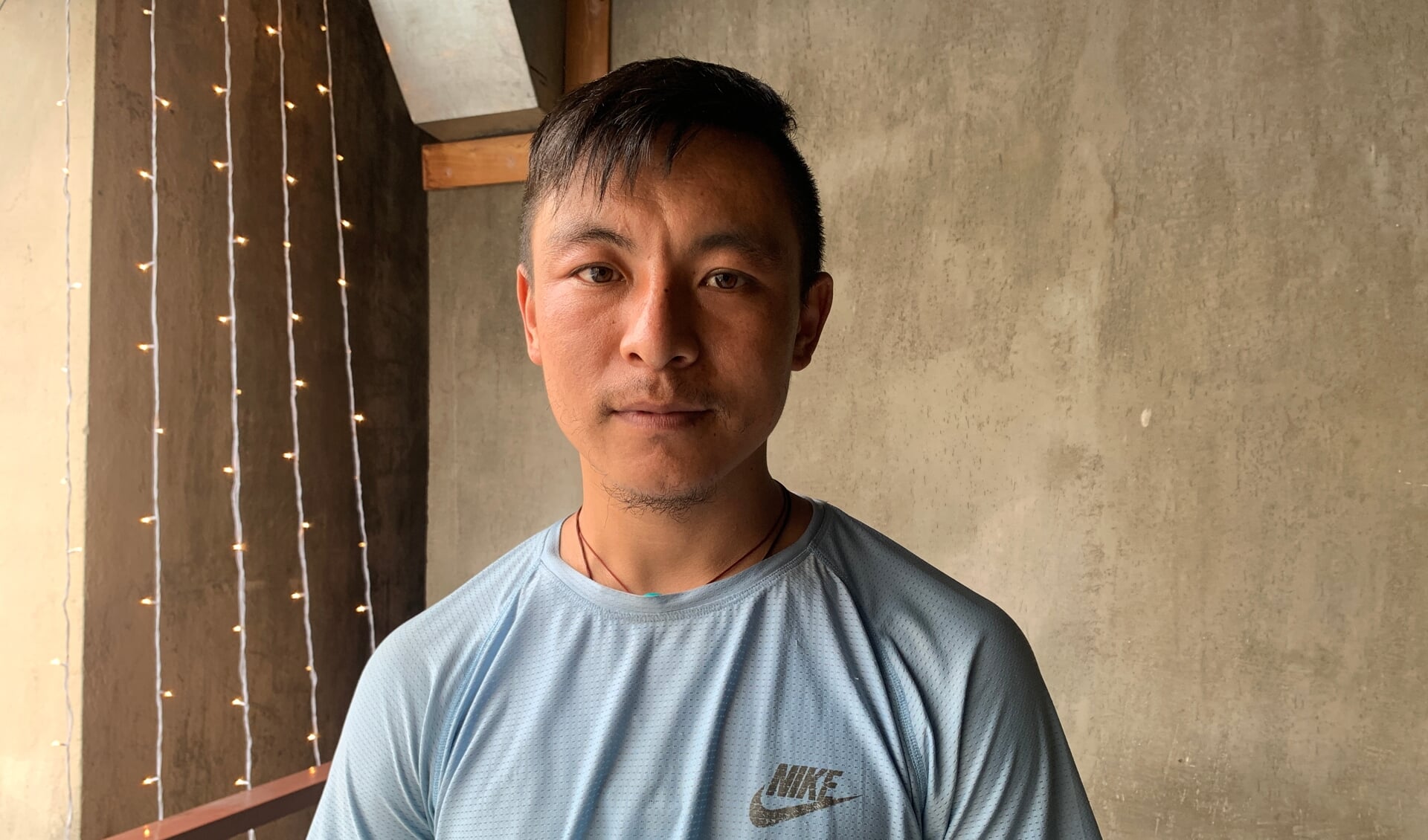 Kumar Magar (27) woont in Kathmandu, Nepal. ‘We hadden beter behandeld moeten worden.’