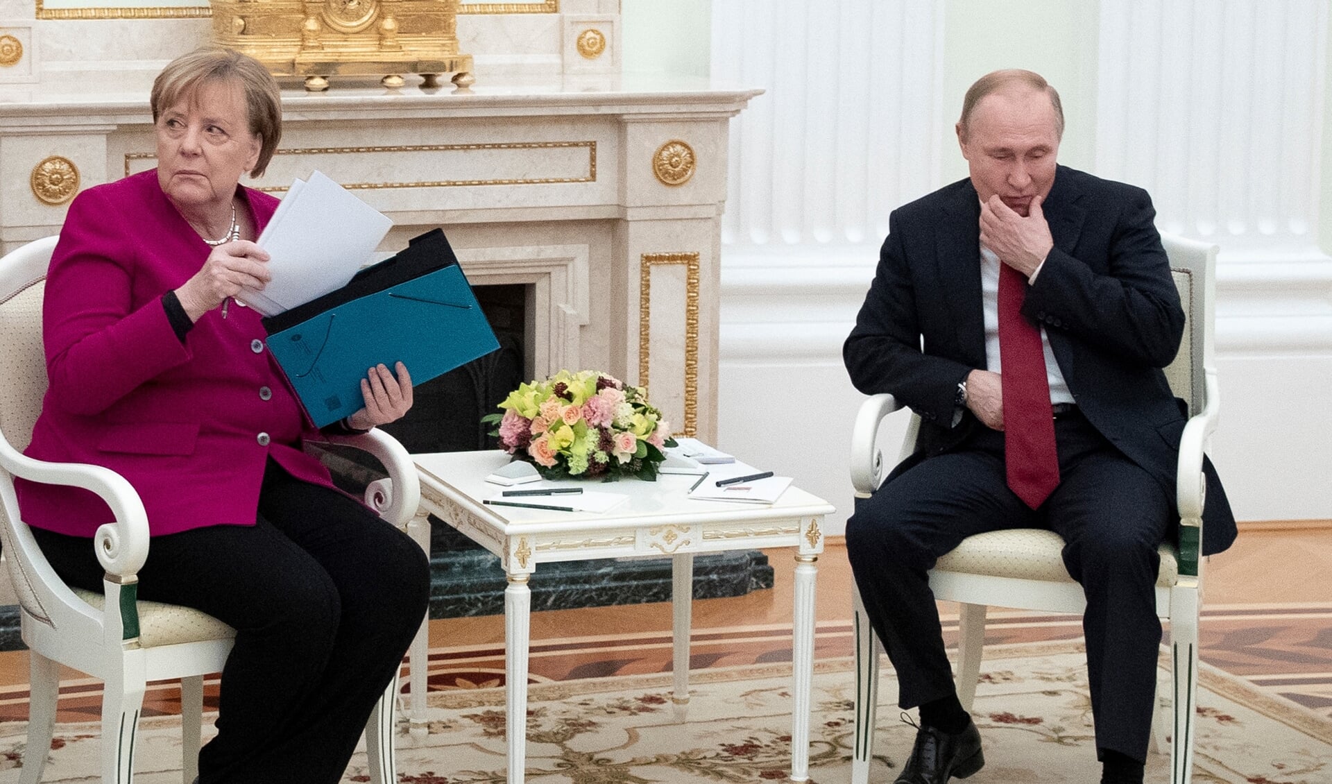 Angela Merkel op bezoek bij Vladimir Poetin in het Kremlin, in januari 2020. ‘Voor Poetin telt alleen macht.’