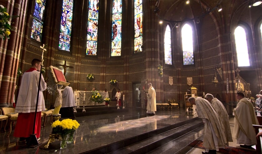 De Antoniuskerk in Dordrecht, een van de rooms-katholieke kerken die tijdelijk aan de liturgie wordt onttrokken.