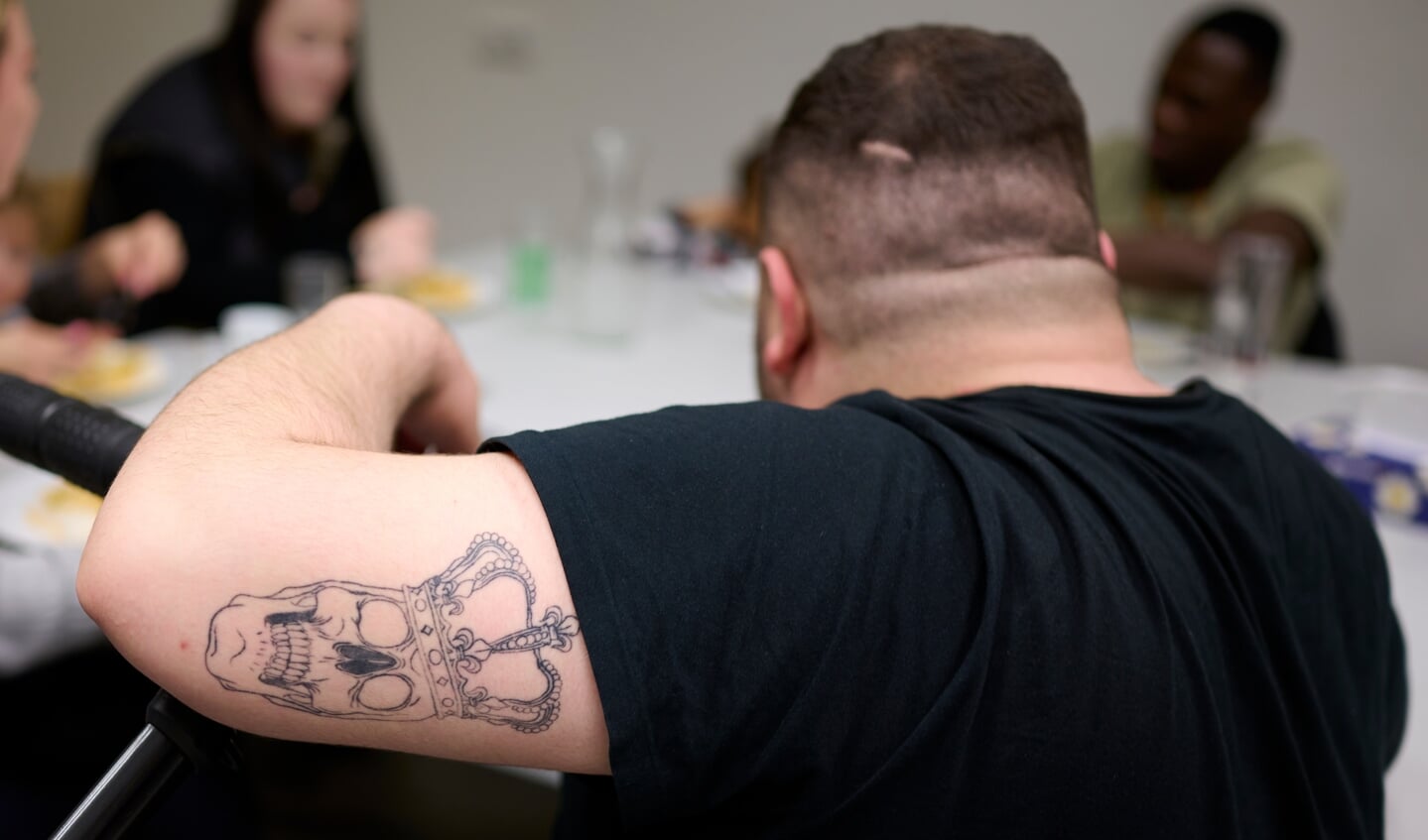 Cliënten van Kadera in Zwolle koken en eten samen: 'We willen in een veilige omgeving het contact tussen mannen en vrouwen zo snel mogelijk normaliseren.’