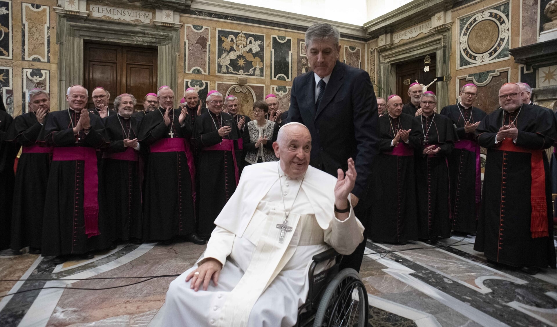 Paus Franciscus nam donderdag afscheid van de 62 Duitse bisschoppen. Hij praatte twee uur lang met hen.