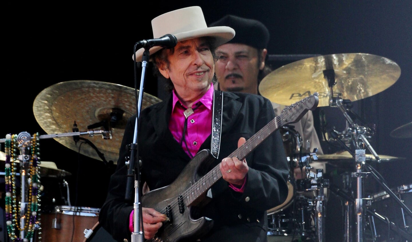 Op 3 juli 2010 had Bob Dylan het naar zijn zin bij het Britse festival Hop Farm. De laatste tien jaar zijn foto's en nu ook mobieltjes taboe.
