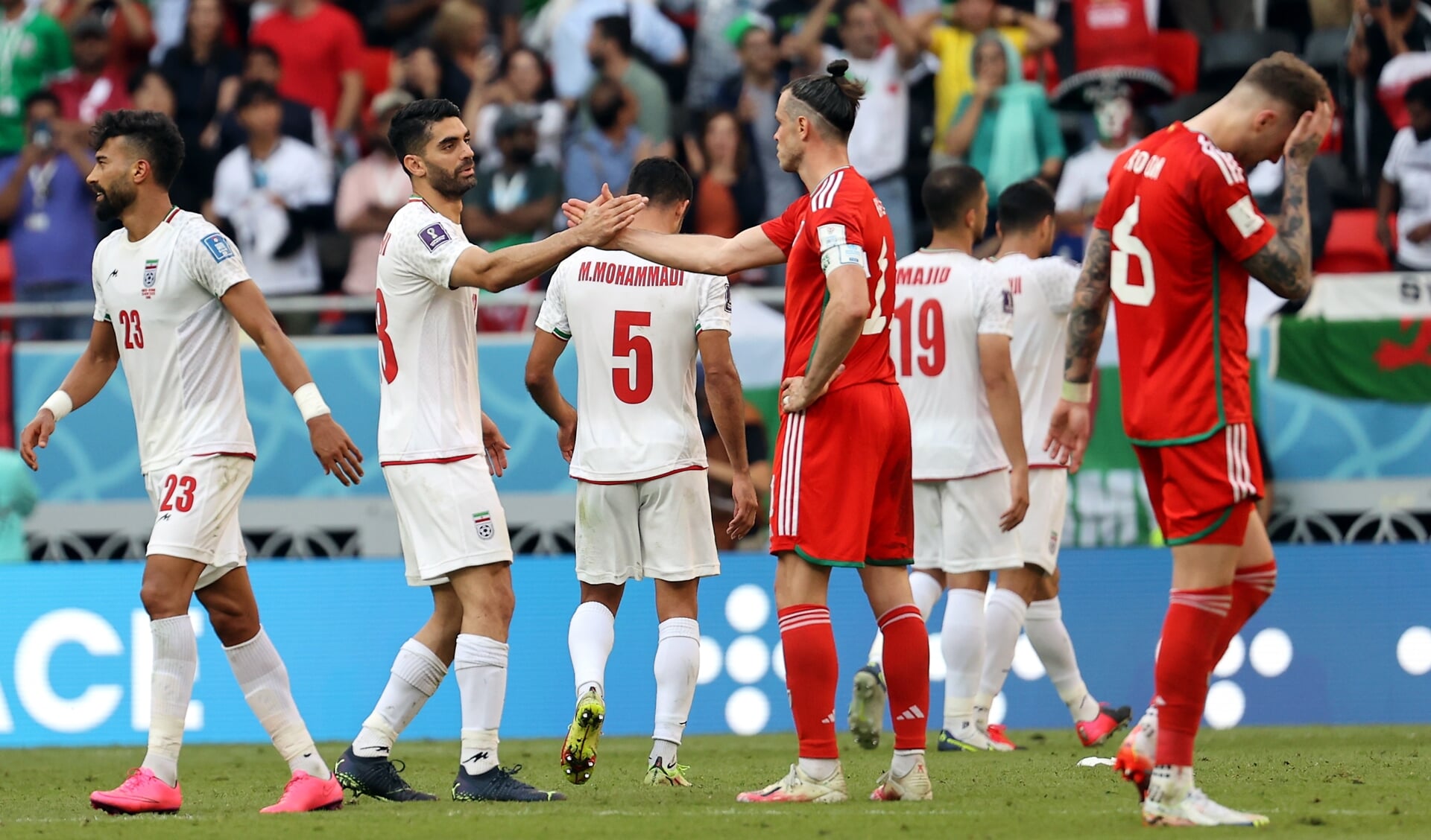Wedstrijd WK voetbal tussen Iran en Wales