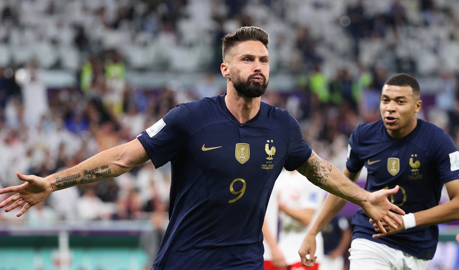 Olivier Giroud (links) en Kylian Mbappe na het eerste doelpunt in de groepswedstrijd tegen Polen.