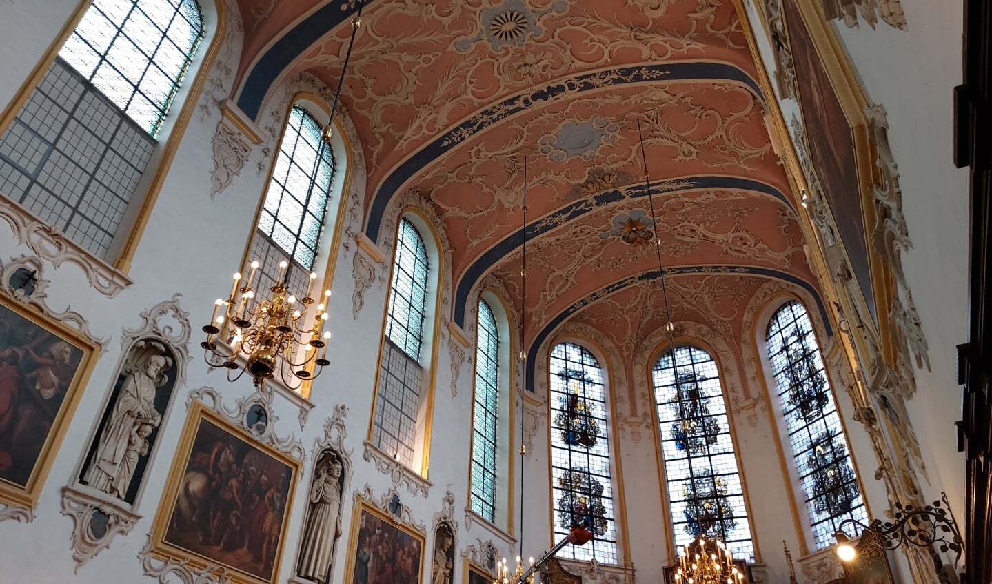 De Caroluskapel is onderdeel van het laatste kartuizerklooster in Nederland en een van de drie kerken met rococo-architectuur in ons land