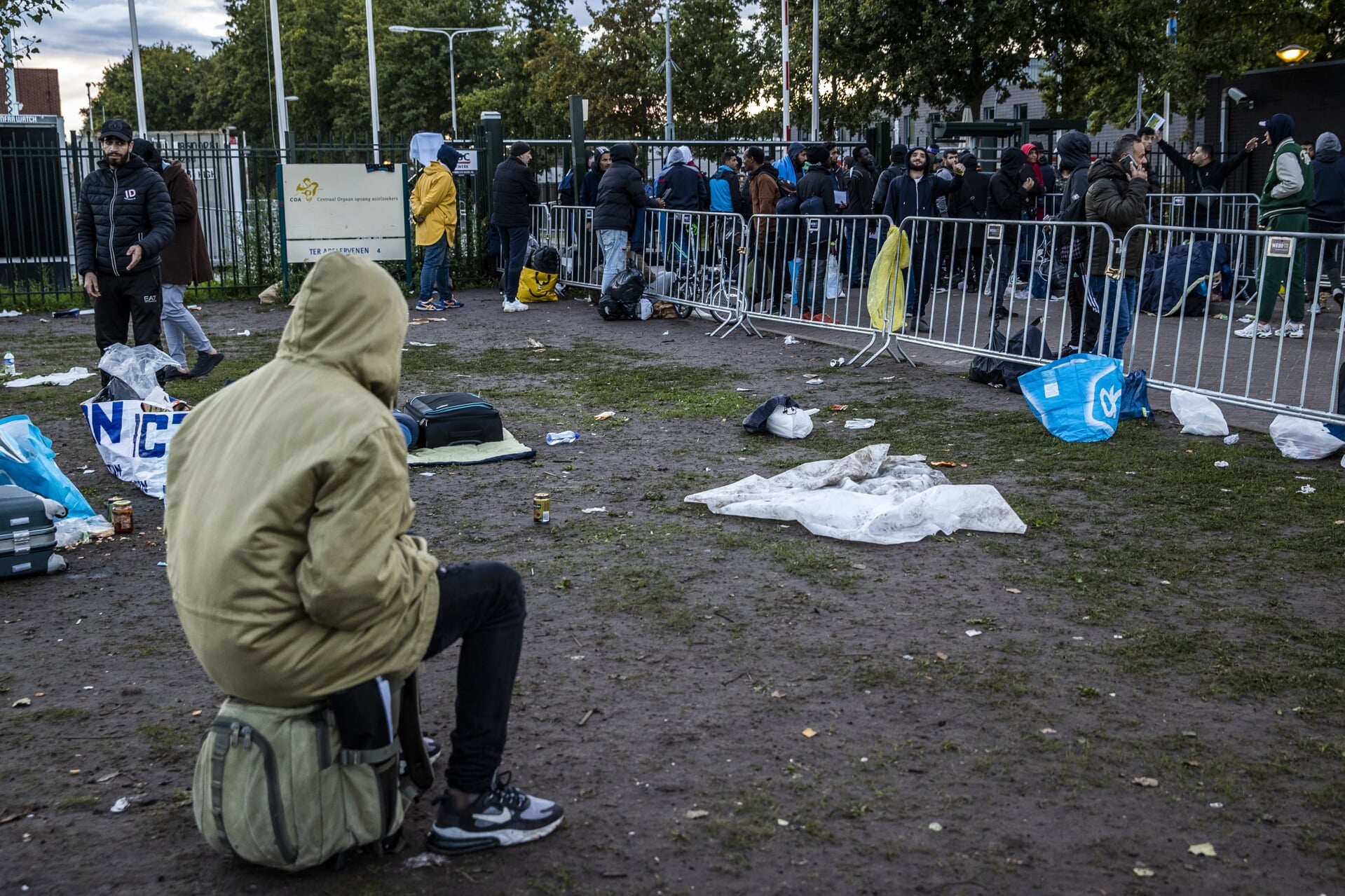 Eerder dit jaar was de druk op het aanmeldcentrum voor asielzoekers in Ter Apel zo groot dat mensen buiten moesten slapen. 