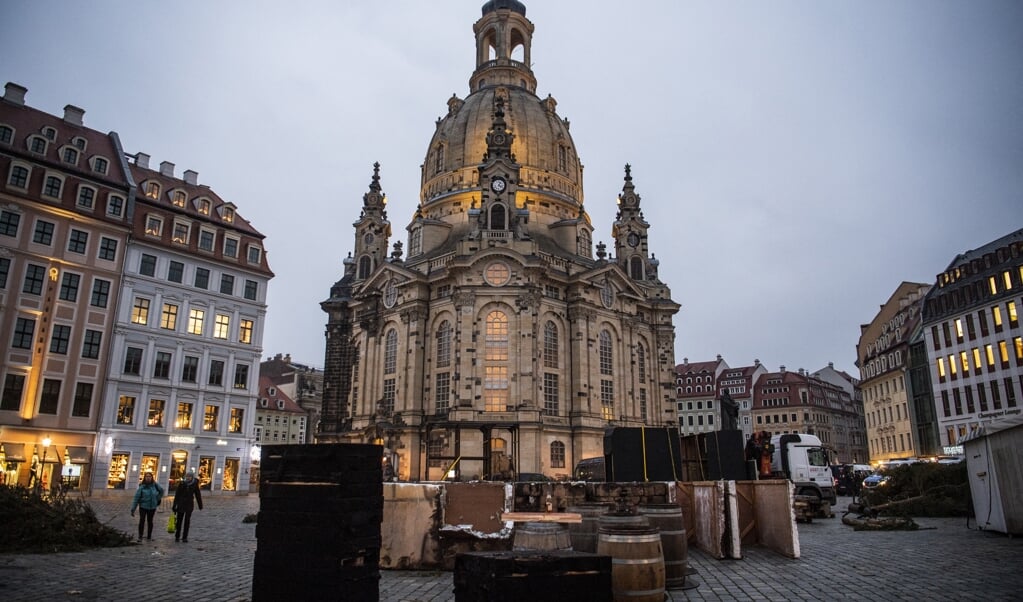 De Frauenkirche in Dresden, de Duitse deelstaat waar de Evangelische Kirche vanwege coronamaatregelen een rechtszaak tegen de regering heeft aangespannen.   (beeld John Macdougall / afp)