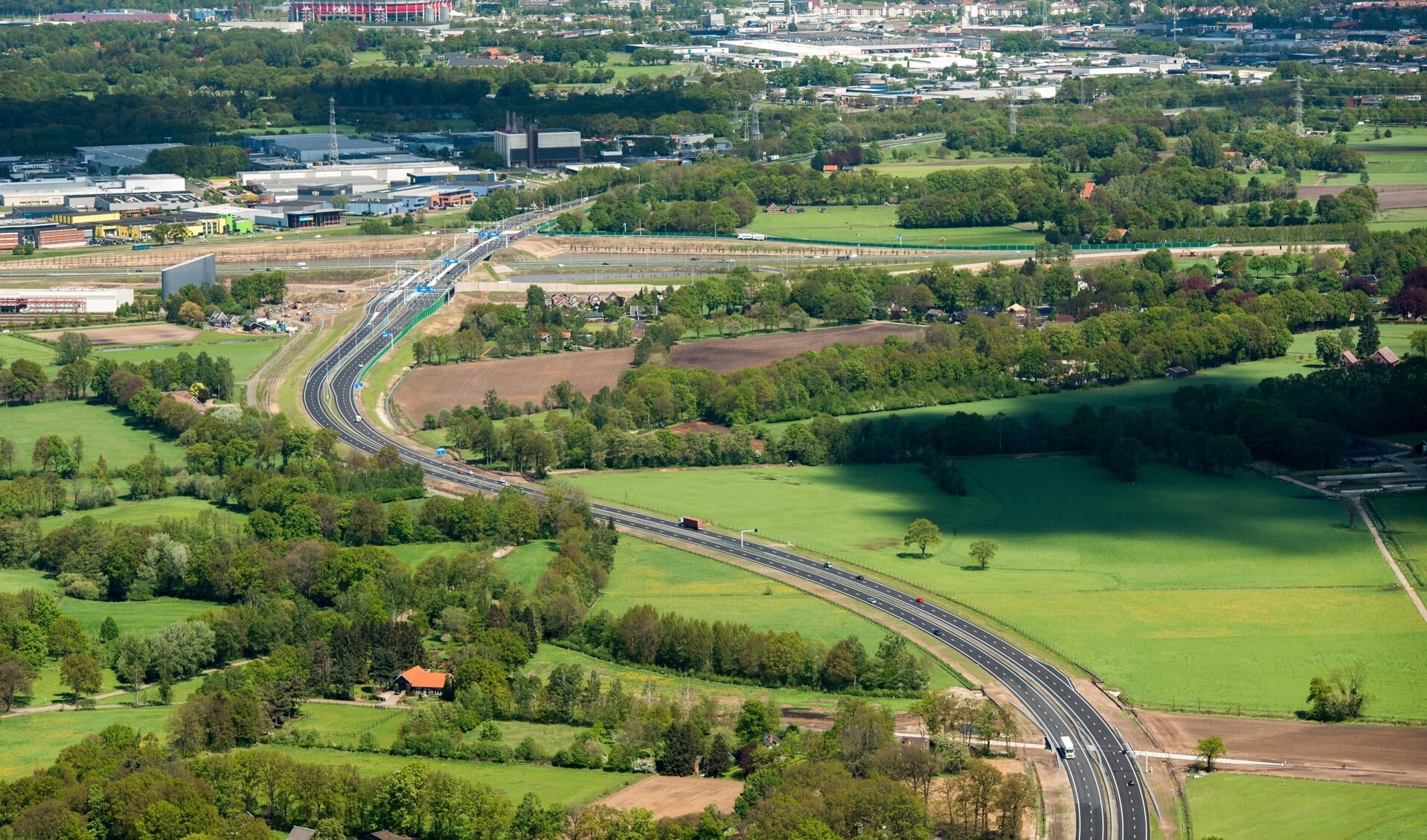De N18 tussen Groenlo en Enschede.