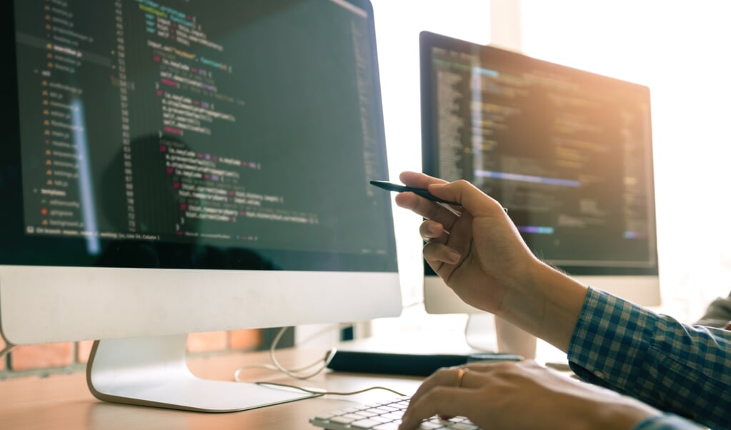 Algoritmes zijn overal – ook bij gemeentes en in het mkb - en vragen om ethische reflectie. (beeld istock)