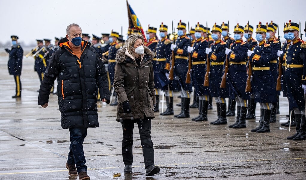 Minister Kajsa Ollongren van Defensie bezocht maandag de Nederlandse troepen in Roemenië.  (beeld mediacentrum defensie)
