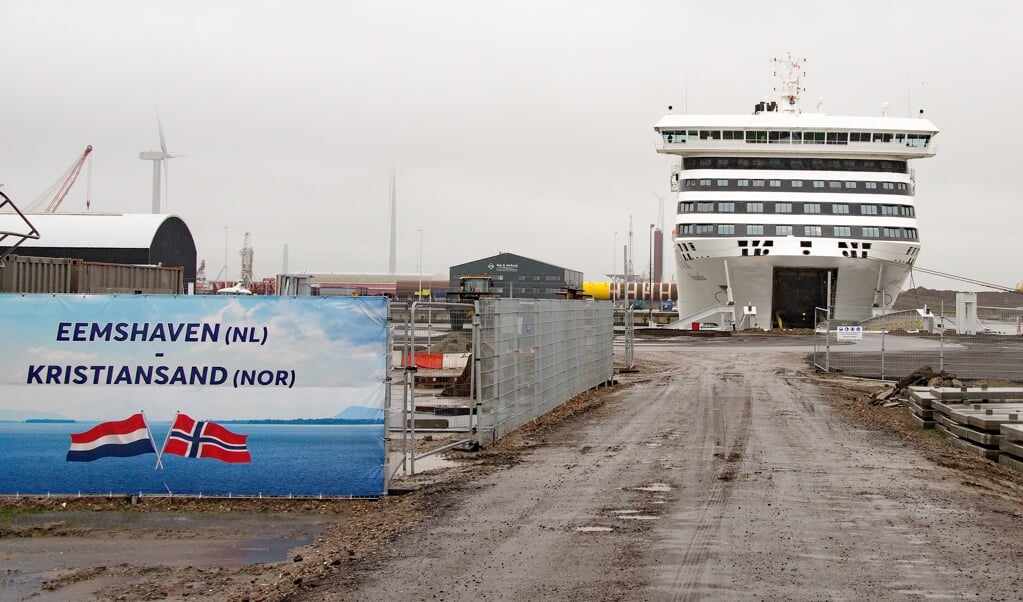 De MS Romantika van Holland Norway Lines vlak voor de start van de veerdienst met Noorwegen in de Eemshaven. (beeld Hans-Lukas Zuurman)