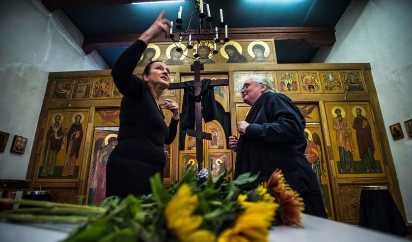 Op de laatste vastendag voor Pasen wordt de kerk schoongemaakt.