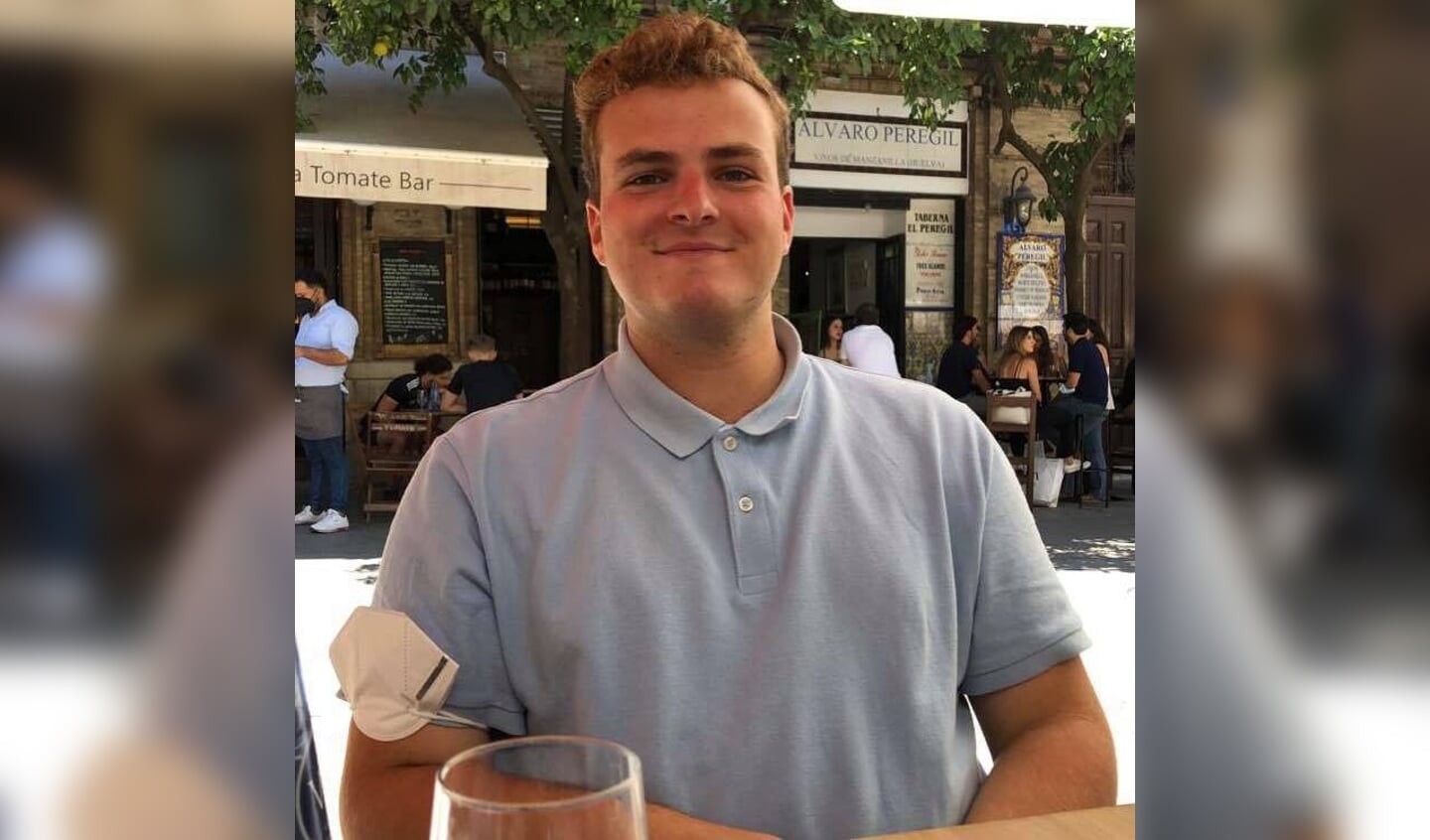 Benjamin Schrijver speecht namens de jongere generatie.