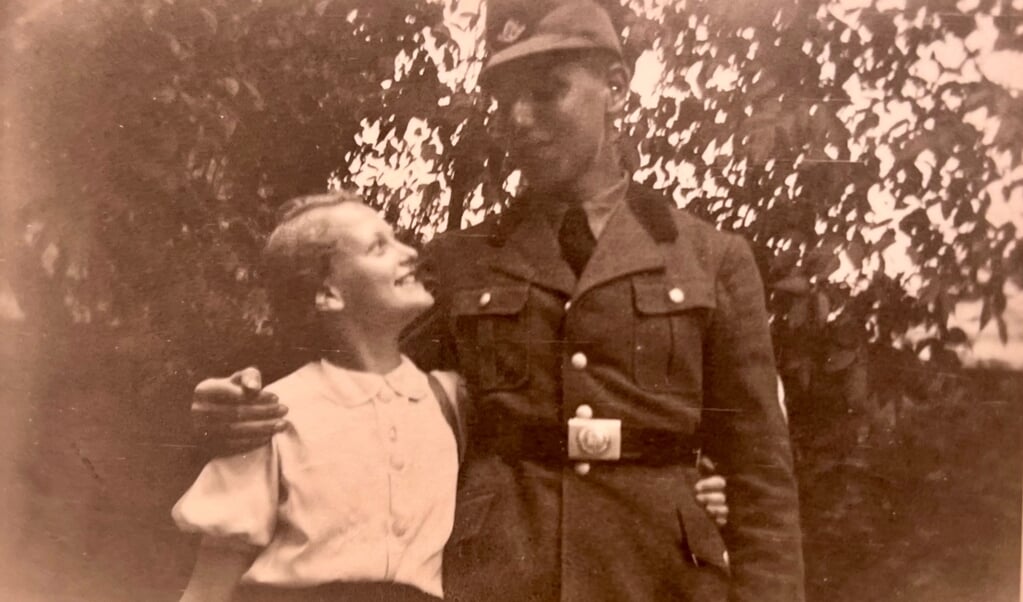 Inge met haar broer Hans in november 1939. Hans overlijdt minder dan een jaar later door gebrek aan medische zorg.  (beeld nd)
