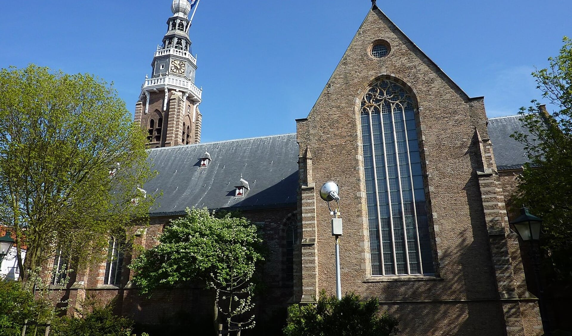 In 1572 werd de paasmis in de Grote of Sint-Jacobskerk in Vlissingen verstoord.