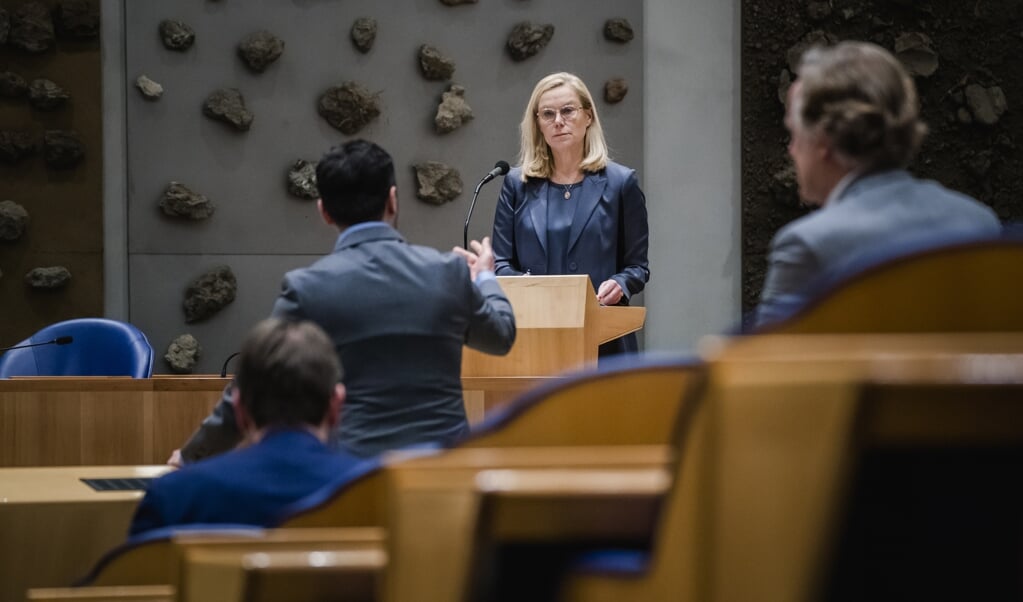 Minister Sigrid Kaag (Financiën) ziet snel oplopende miljardentekorten. De tussentijdse herziening van de rijksbegroting is een stresstest voor de coalitie. (beeld anp / Bart Maat)