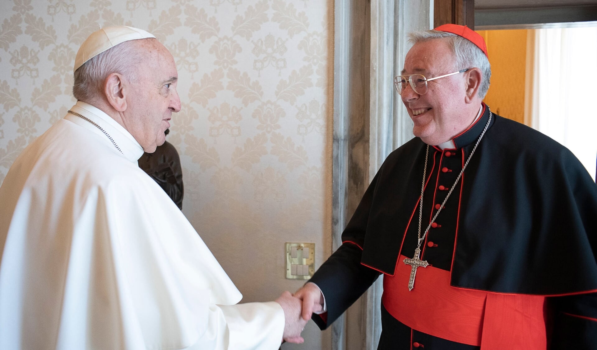 Paus Fransiscus en Jean-Claude Hollerich richten tot Putin en Zelensky.