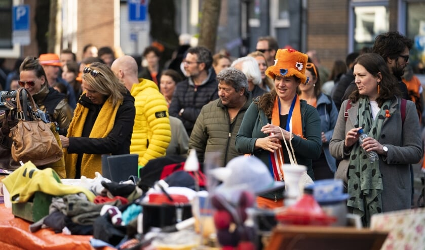 Het was dinsdagavond druk op de vrijmarkt in Utrecht.