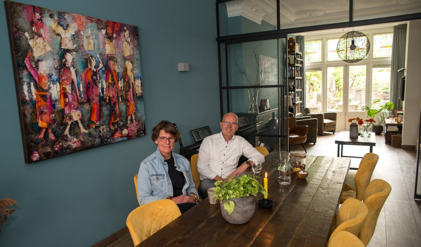 Marieke en Hans Dingemanse in de woonkeuken van het Rachamhuis.