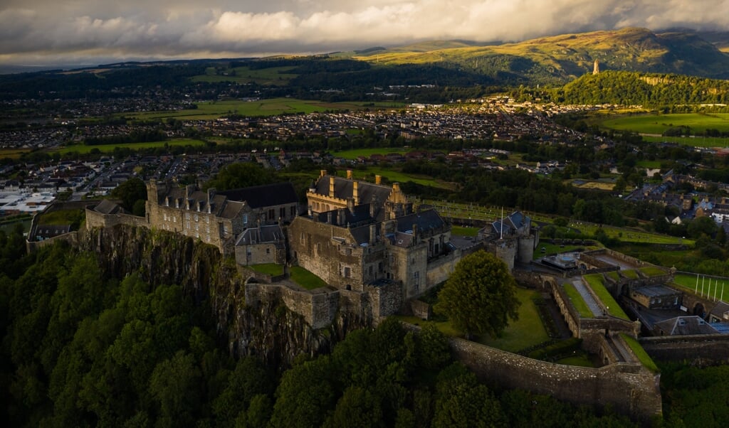 Vanaf het kasteel overzie je het veld waar in 1297 de Schotten onder leiding van William Wallace de Engelsen versloegen in de Slag bij Stirling Bridge. (beeld unsplash)