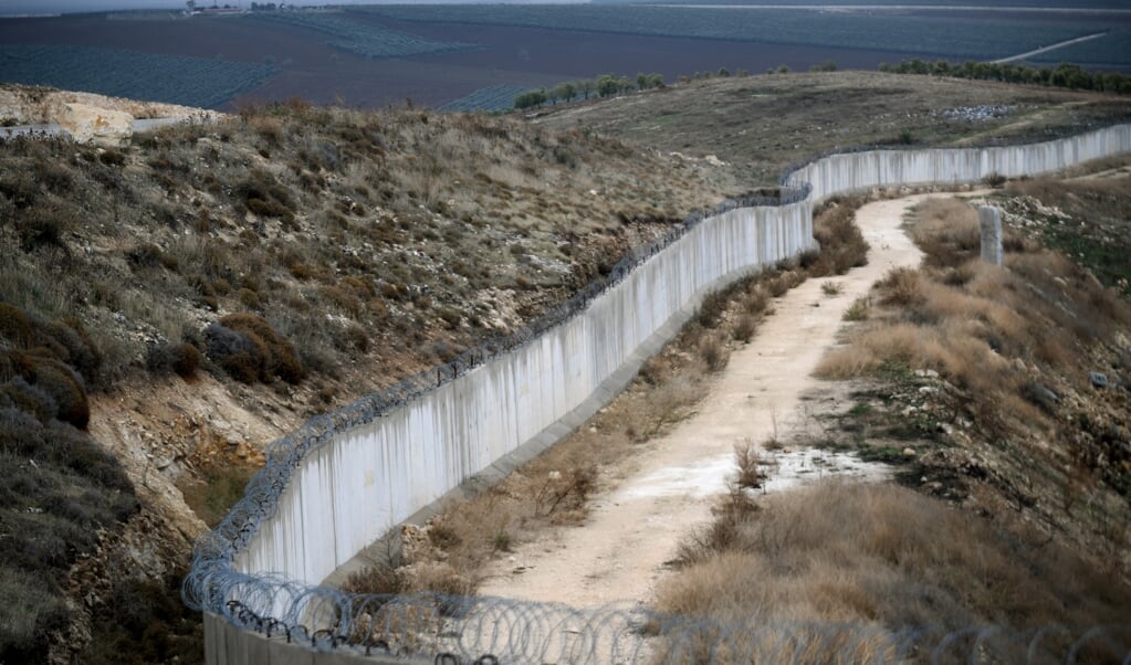 Turkije wil geen Syrische vluchtelingen meer, vandaar de muur langs de grens.  (beeld afp / Rami al Sayed)