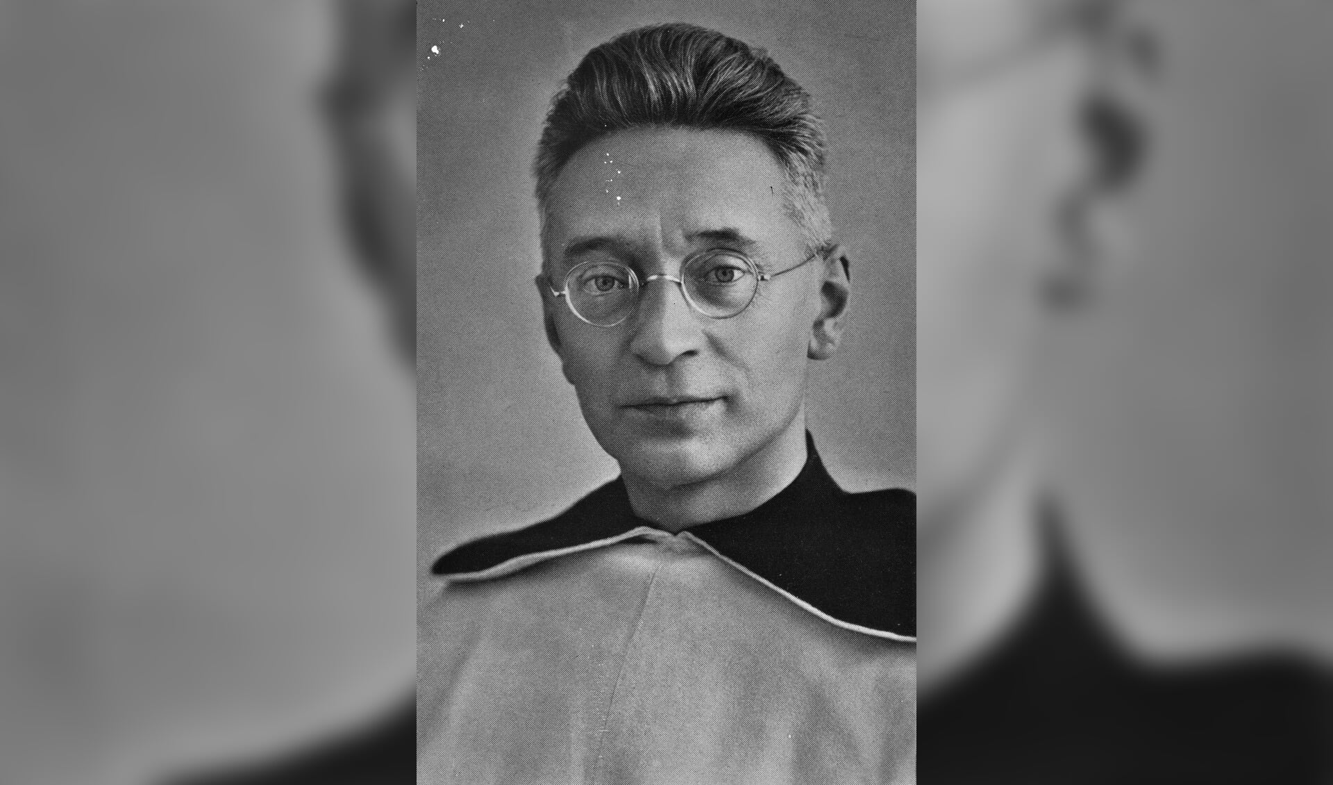 Portret van Titus Brandsma, een Friese karmelietenpater, hoogleraar, publicist en Nederlands verzetsstrijder tijdens de Tweede Wereldoorlog.