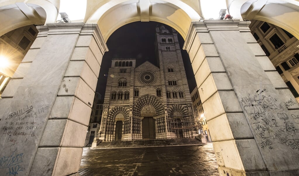 De kathedraal van St. Lorenzo in het centrum van Genua.  (beeld epa / Luca Zennaro)